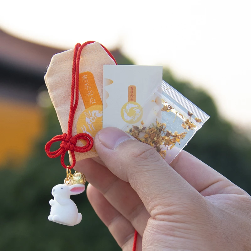 Японская вышивка Молитвенное удачу омамори Кулон удачи кролик маленький