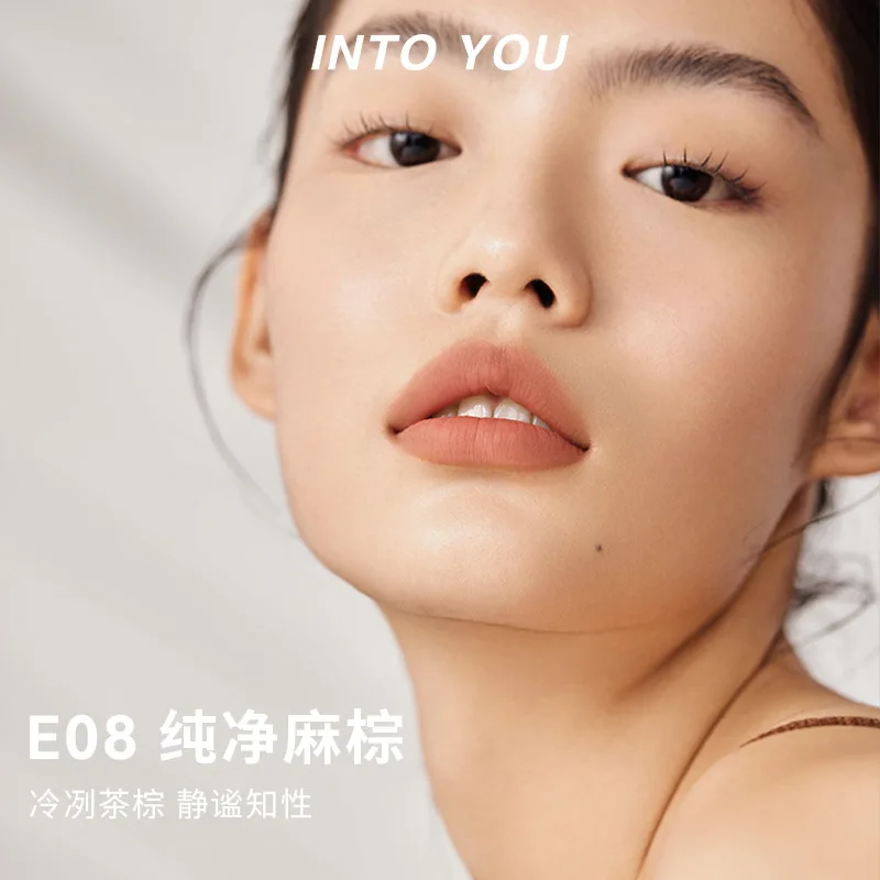 Матовая бархатная губная помада с глянцевым покрытием отбеливающая не быстро