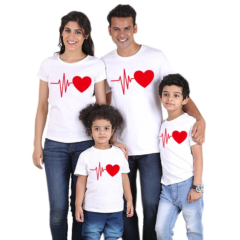 Heartbeat Outfits Christmas Family Matching T-shirt lovely Mom Dad Kids Me Baby Outfit Mother Daughter Son Girl Boys Clothes |