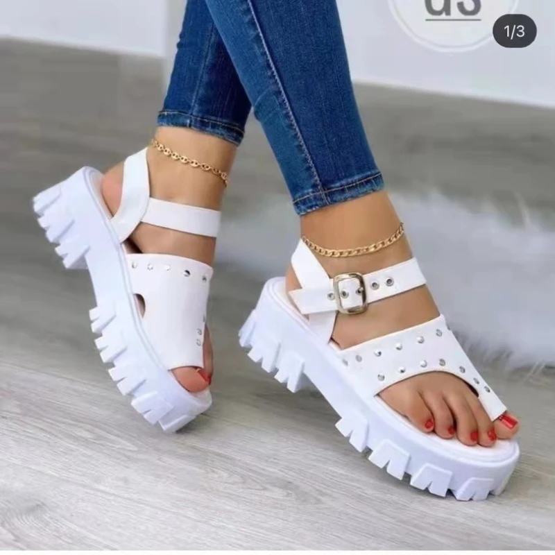 

Ladies Rivet Sandals 2022 Summer New Thick Sole Beach Buckle Strap Roman Shoes Fashion Non-Slip Walking Sandals Plus Size 35~43