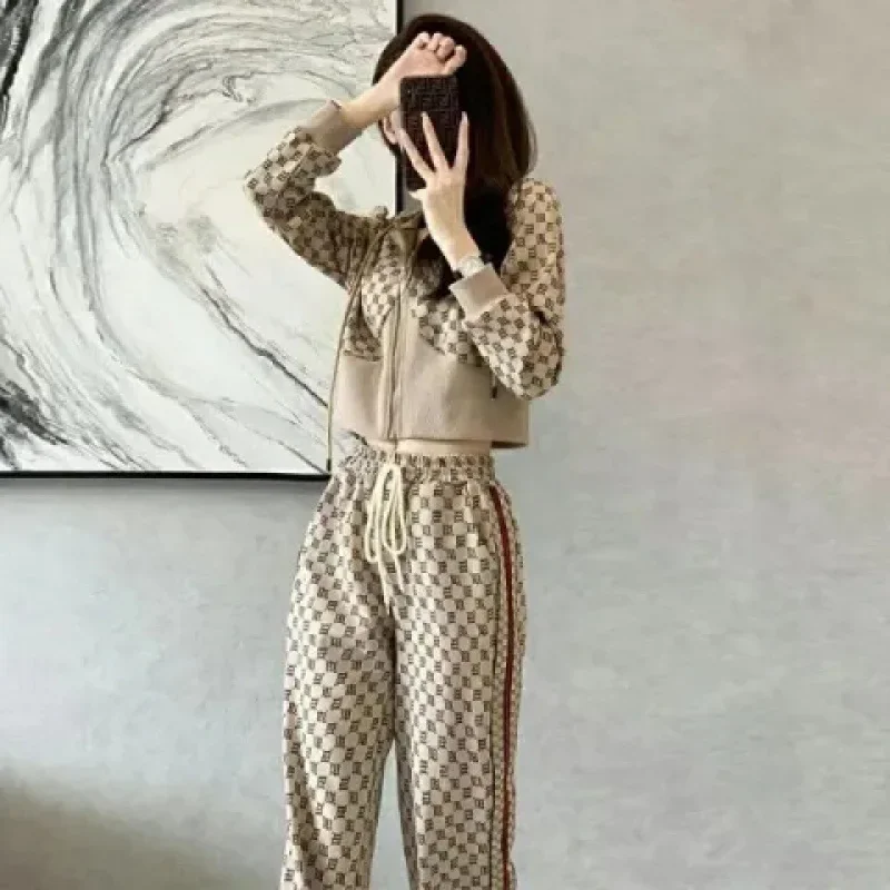 Элегантный спортивный повседневный женский костюм весна 2023 новый кардиган