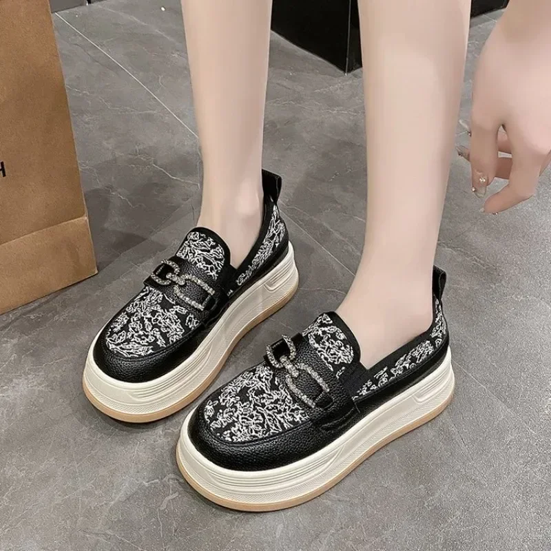 Женские кроссовки на платформе повседневные массивной танкетке со скрытым