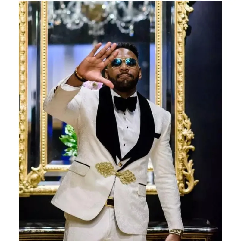 Рисунок 3 - Черный бархатный мужской костюм с лацканами