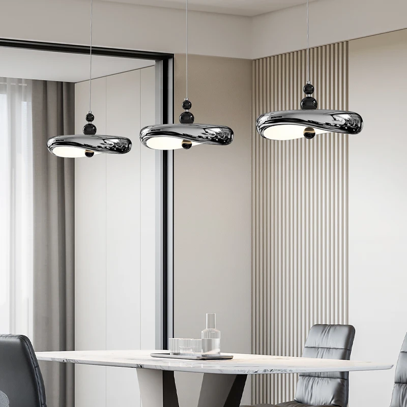 Серебряная подвесная люстра в современном стиле простой металлический