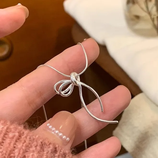 Женское колье из серебра 925 пробы с бантом