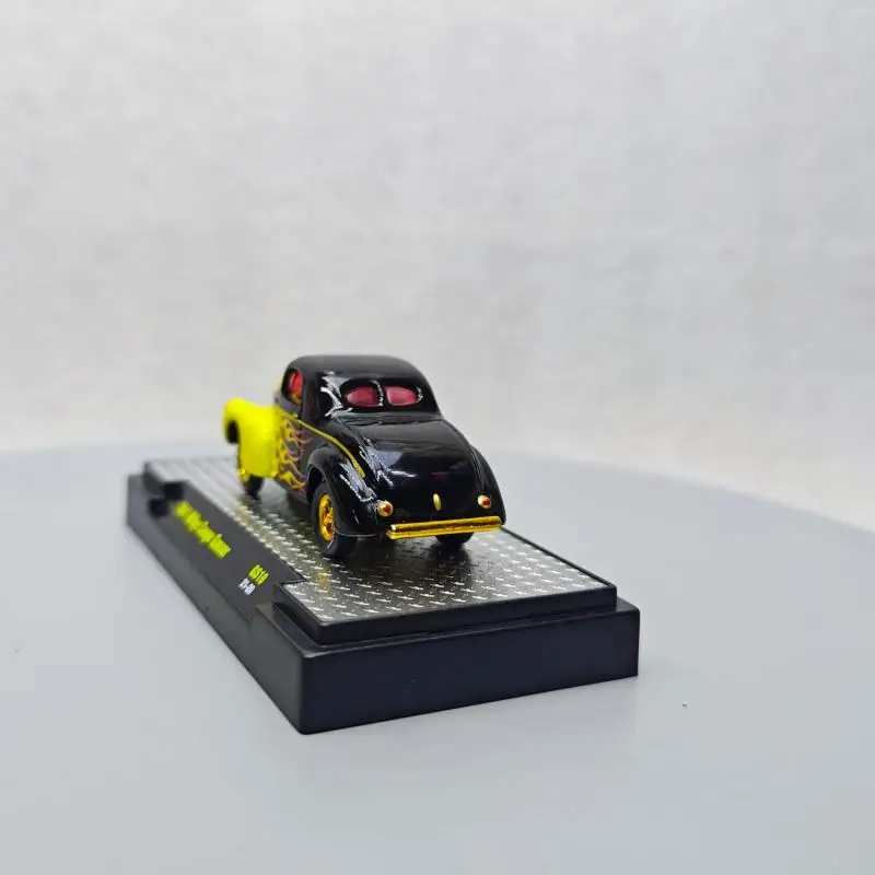 Машины M2 1/64 1941 Willys Coupe Gasser желтый и черный литой под давлением сплав коллекция