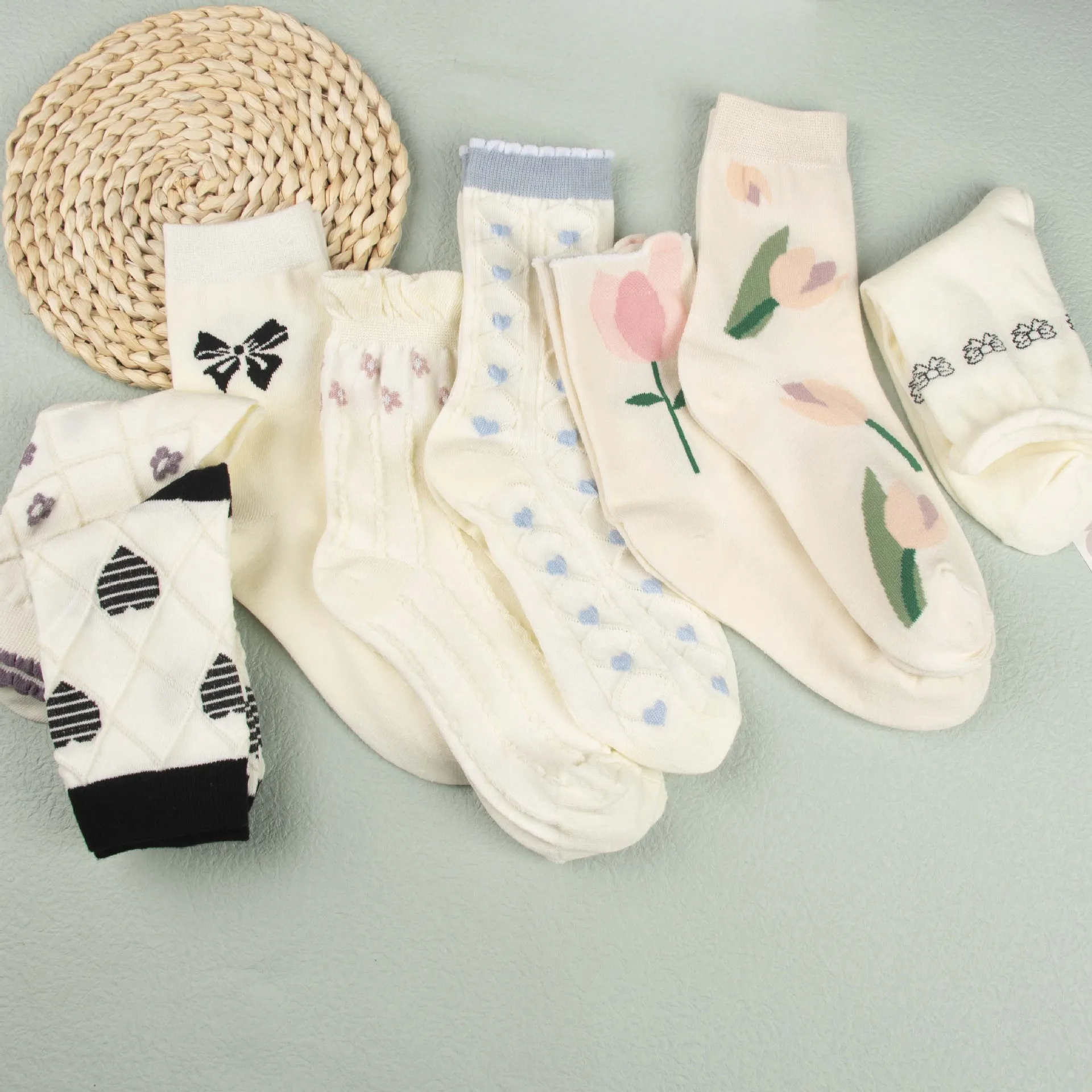 Fashion New Cute Flower Cotton Mid Tube Lolita Sock Set for Women Simple Fashion Kawai Heart Bow White Girls Socks 8 Pairs Gift