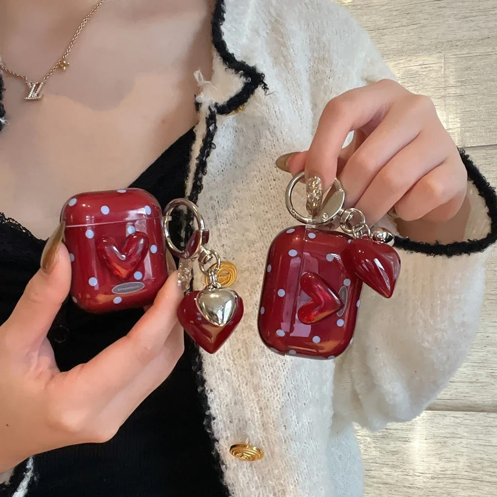 Стереоскопический чехол с подвеской в виде красного сердца и круглых точек для