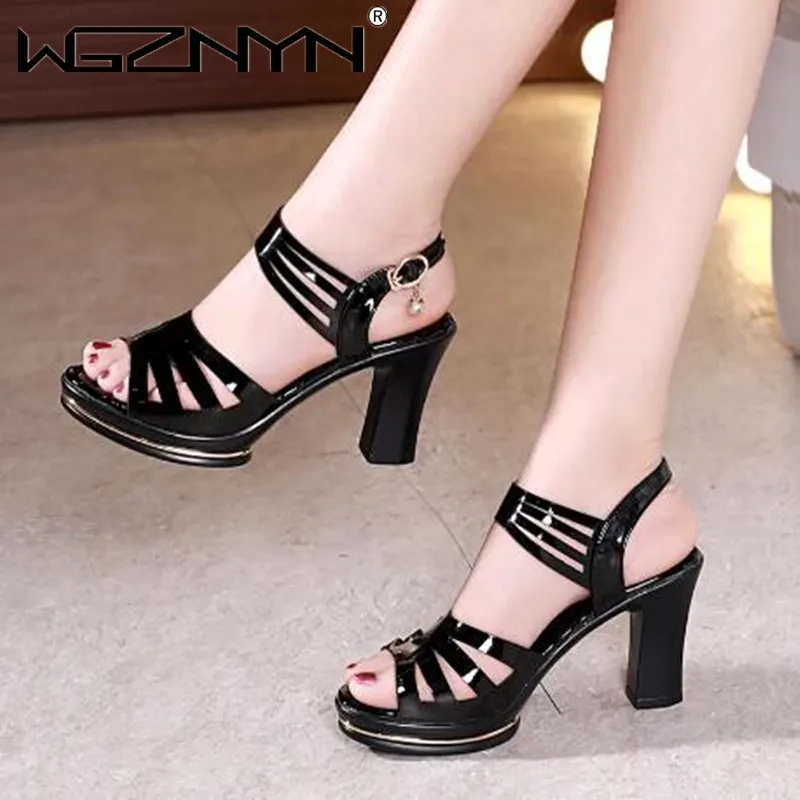 

Women Rome Sandals 2022 New Thick-soled Thick Heel Non-slip Middle-aged Slippers Fashion Large Size Women's Sandals and Slippers