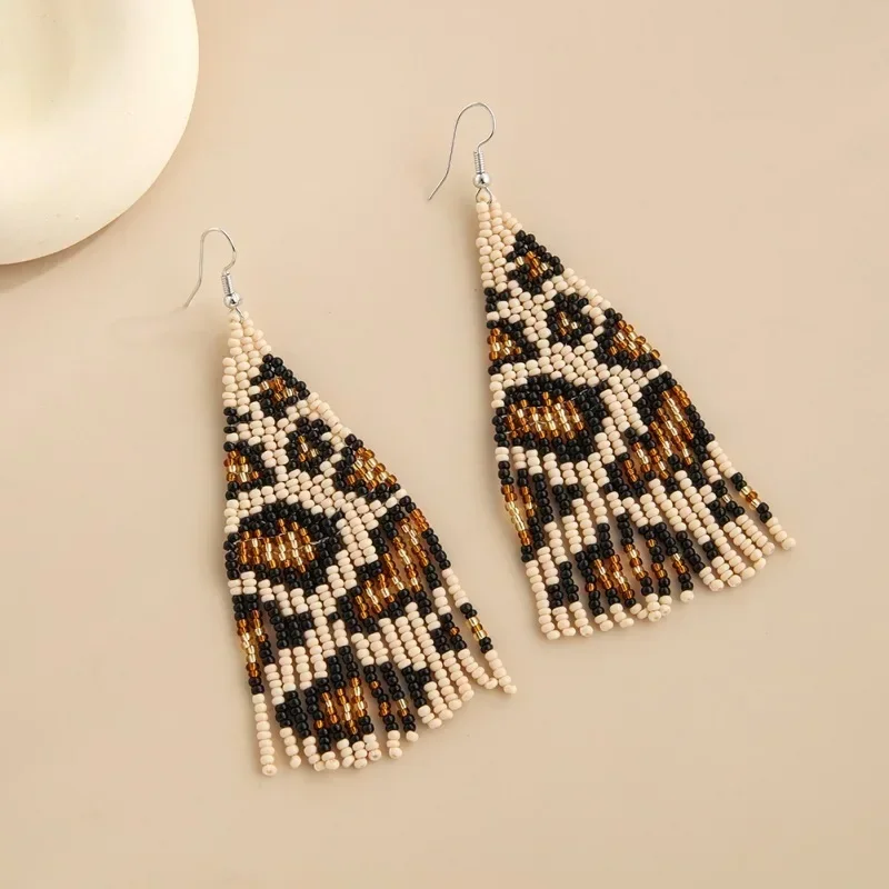 Серьги из бисера Леопардовый принт Дизайн Геометрия Оригинальность Кисточка