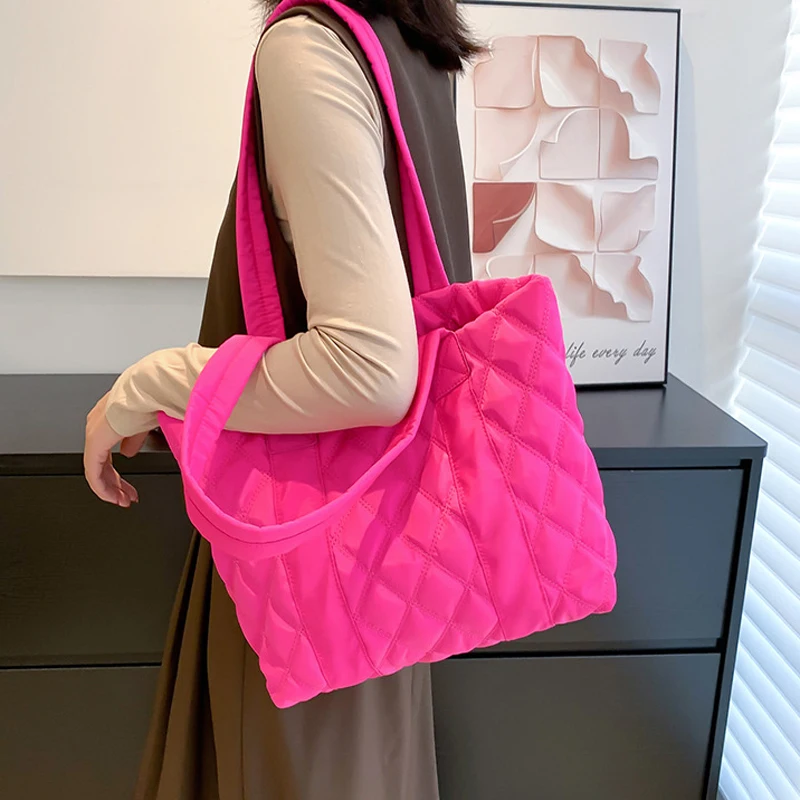 

Casual Lingge Quilted Women Shoulder Bags Simple Padded Lady Handbags Nylon Down Cotton Large Tote Bag Big Puffy Purses Winter