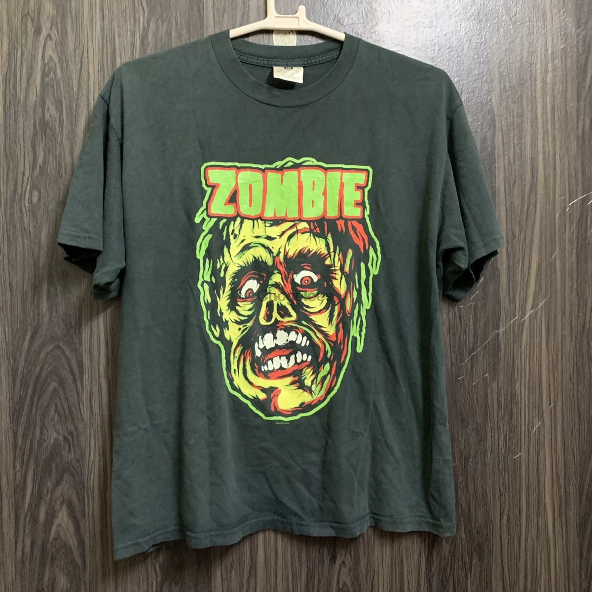 Мужская футболка в винтажном стиле 90-х с принтом Роба Зомби подчеркивает Вашу