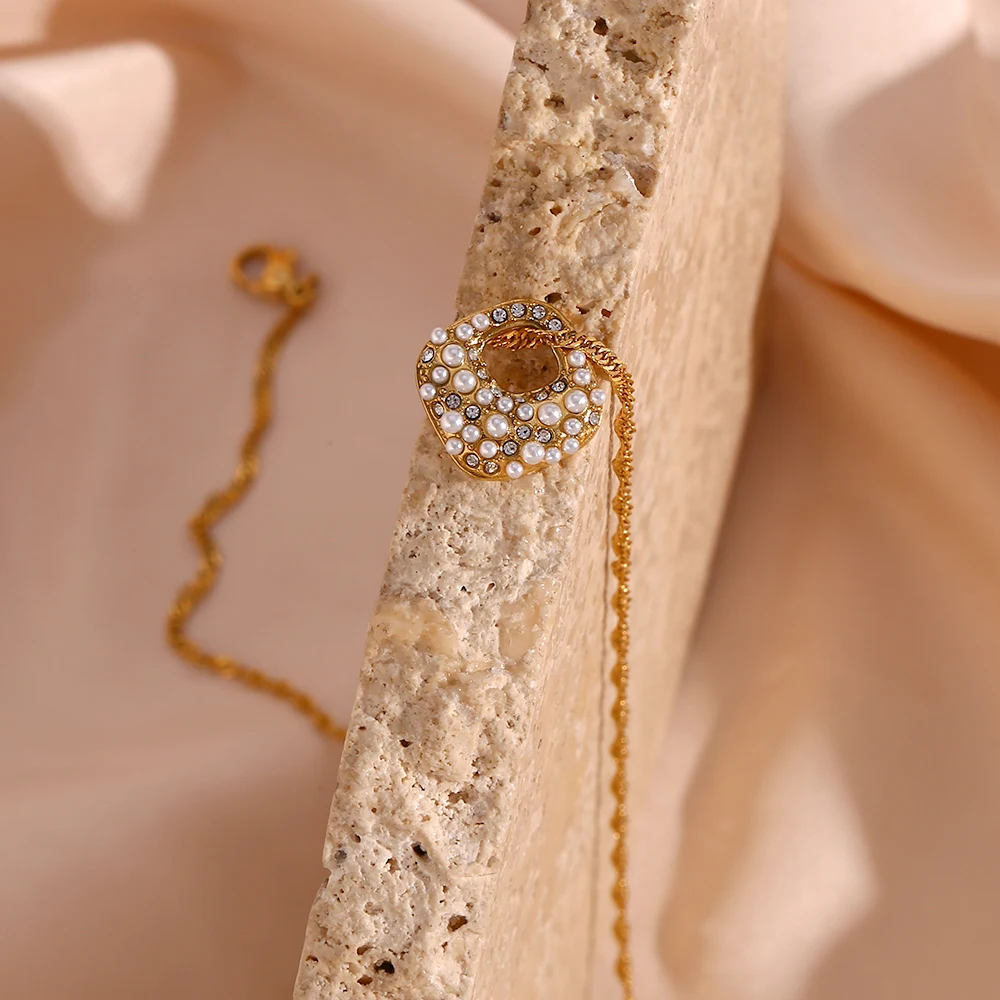 

Hypoallergenic Small Synthetic Pearl Zircon Stone Square Pendant Necklaces For Woman Fashion Waterwave Chain Stainless Steel Jew