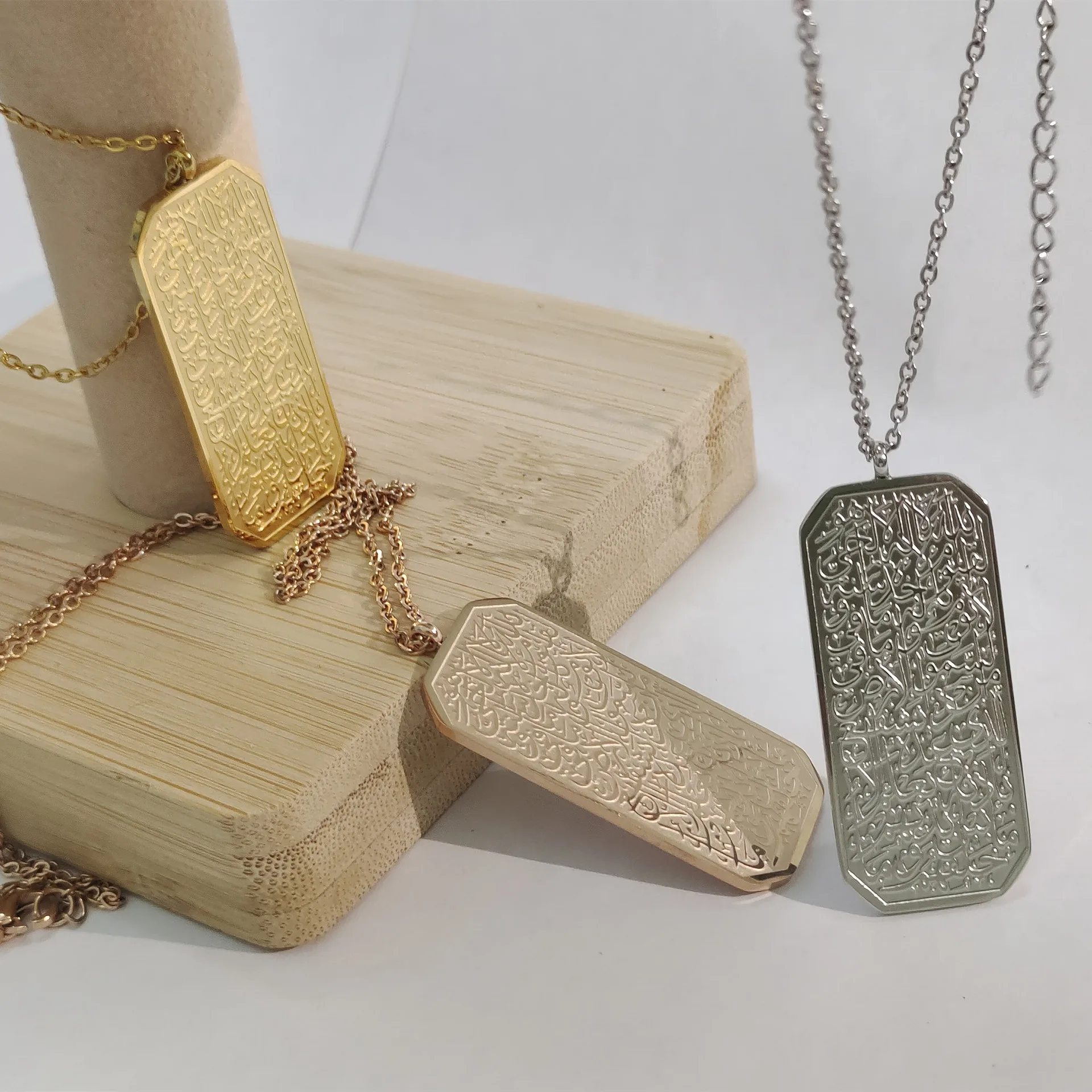 Ожерелье с кулоном женское из нержавеющей стали надписью