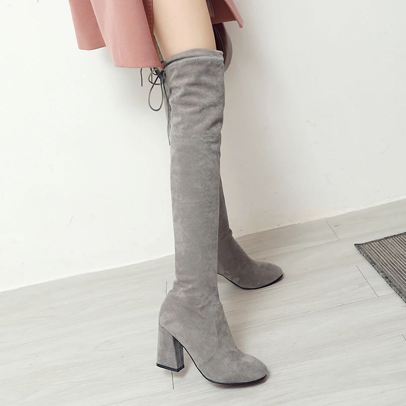 Удобные и мягкие матовые женские Сапоги выше колена из флока на шнуровке
