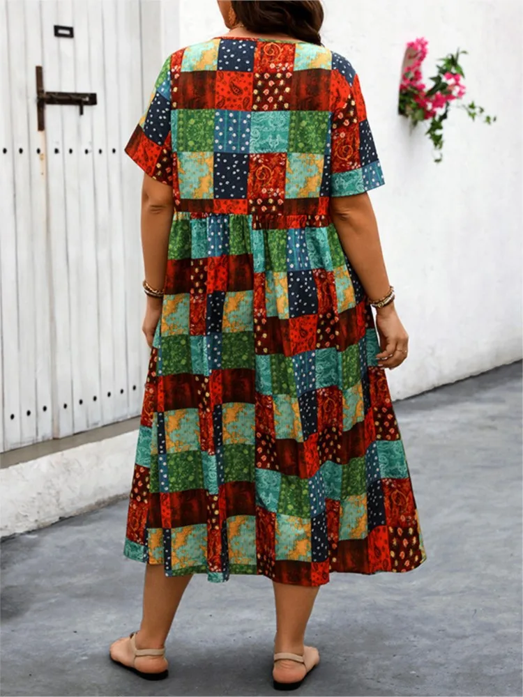 Женское клетчатое платье в горошек с коротким рукавом и рюшами