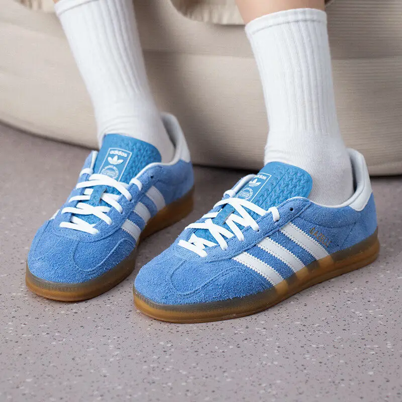 Фото Женские синие замшевые кеды Adidas Originals KH6038 с тремя белыми полосками, низкие, с резиновой подошвой, винтажные, повседневные, для прогулок №2