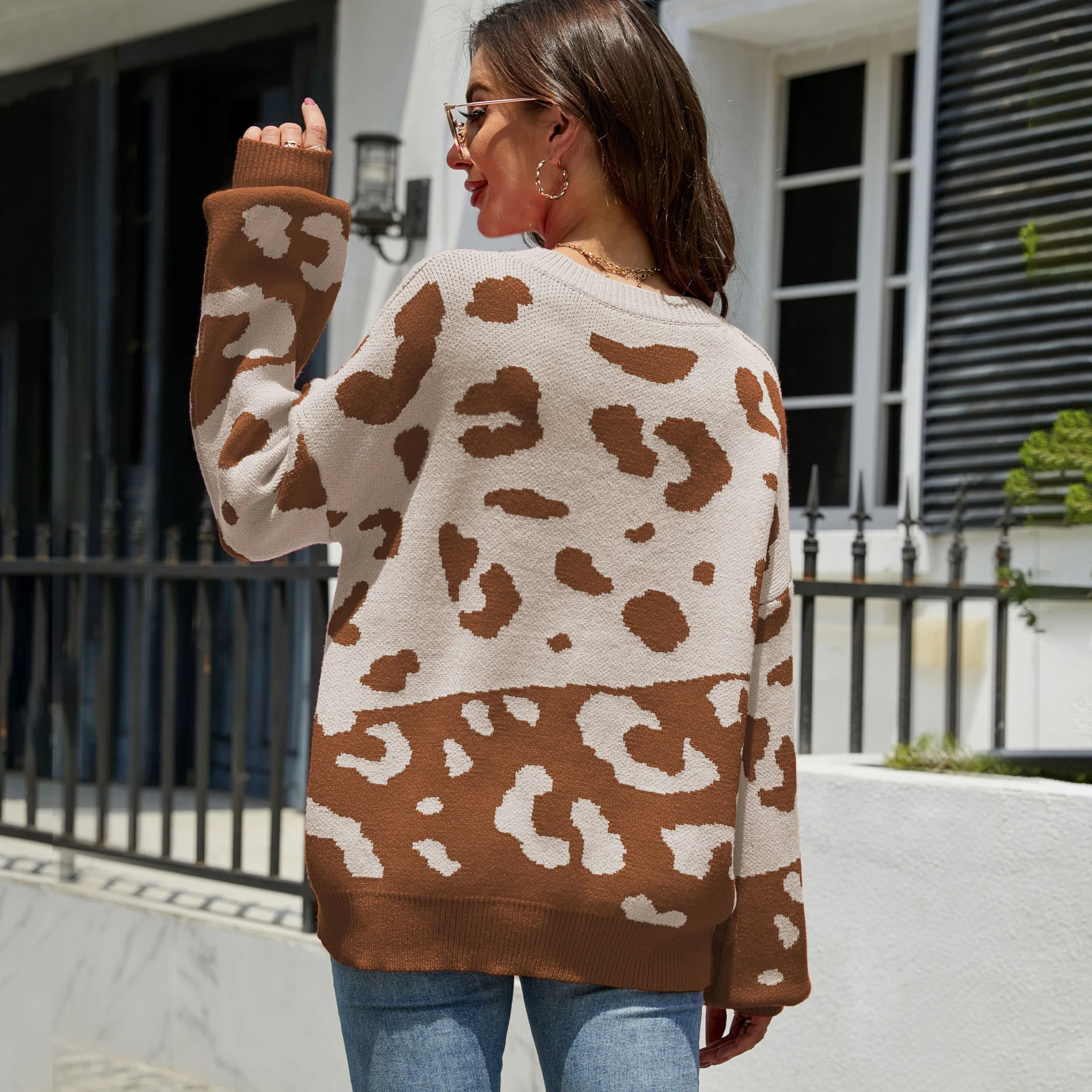 

Autumn and winter women's round neck two color stitched leopard print sweater fashion women's Pullover Sweater women2023