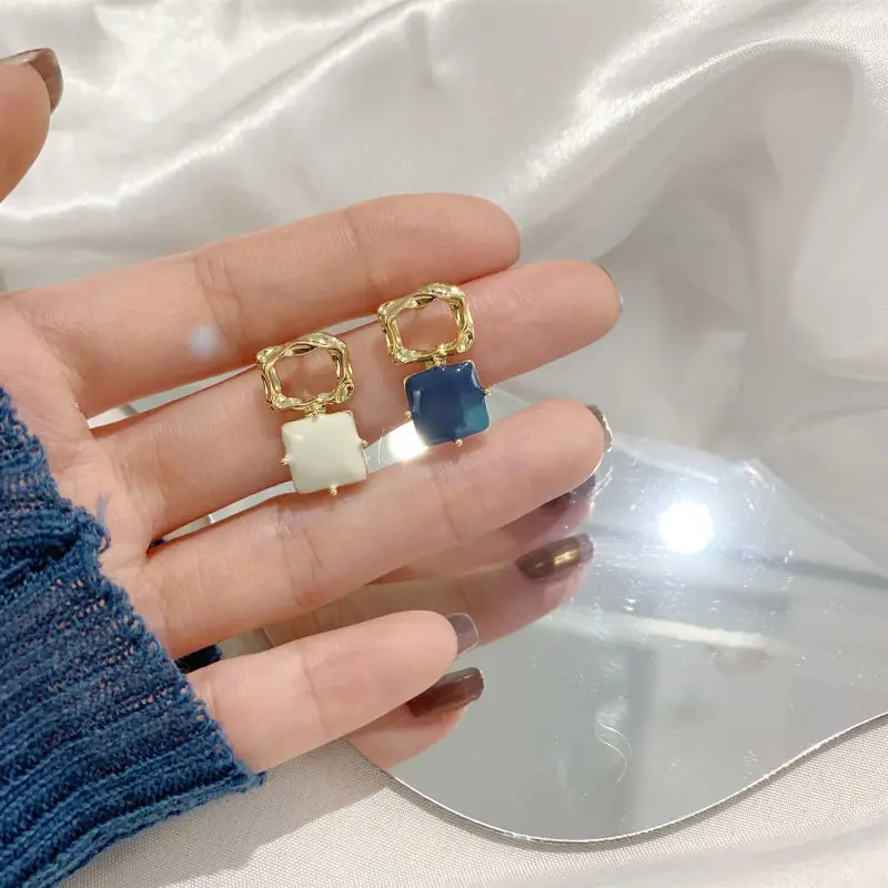 

2022 New Korea Fashion Asymmetry Drops Glaze White Blue Square Earrings for Woman Golden Hollow Square Dangle Earrings Jewelry