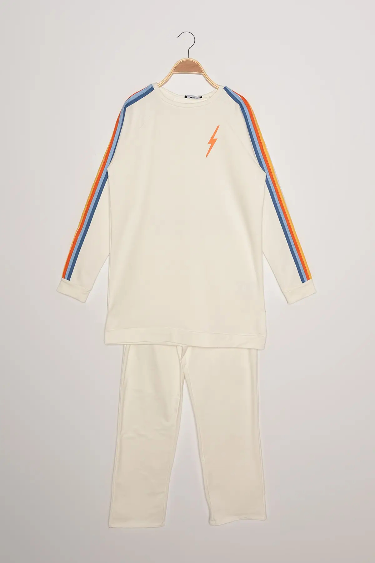 

Trendyol with Color block Tracksuit Set TCTSS21EM0103