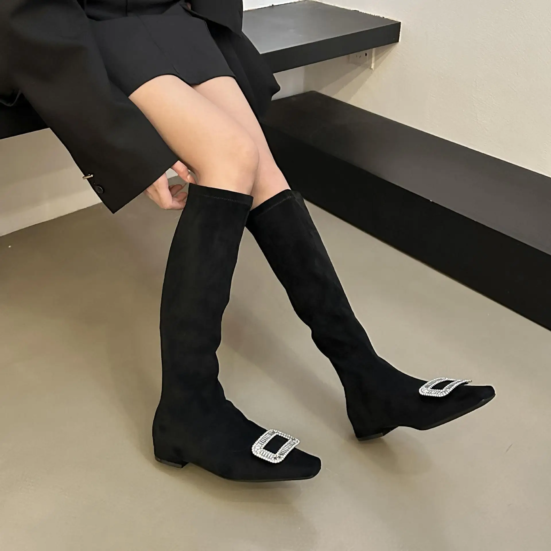 

Женские осенние ботинки, модные современные ботинки с острым носком и кристаллами, зимние черные длинные ботинки, офисные женские туфли-лодочки на тонком каблуке