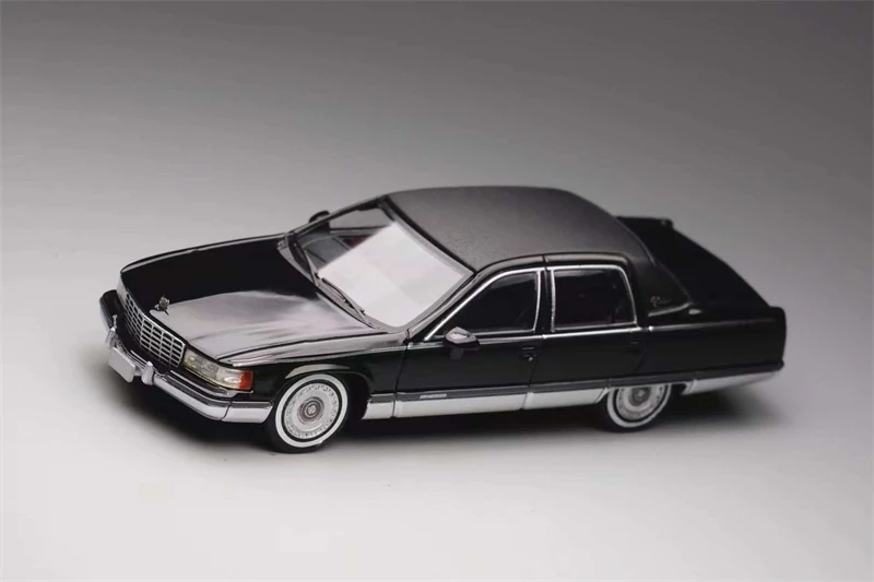 

GOC 1:64 Fleetwood черная литая модель автомобиля