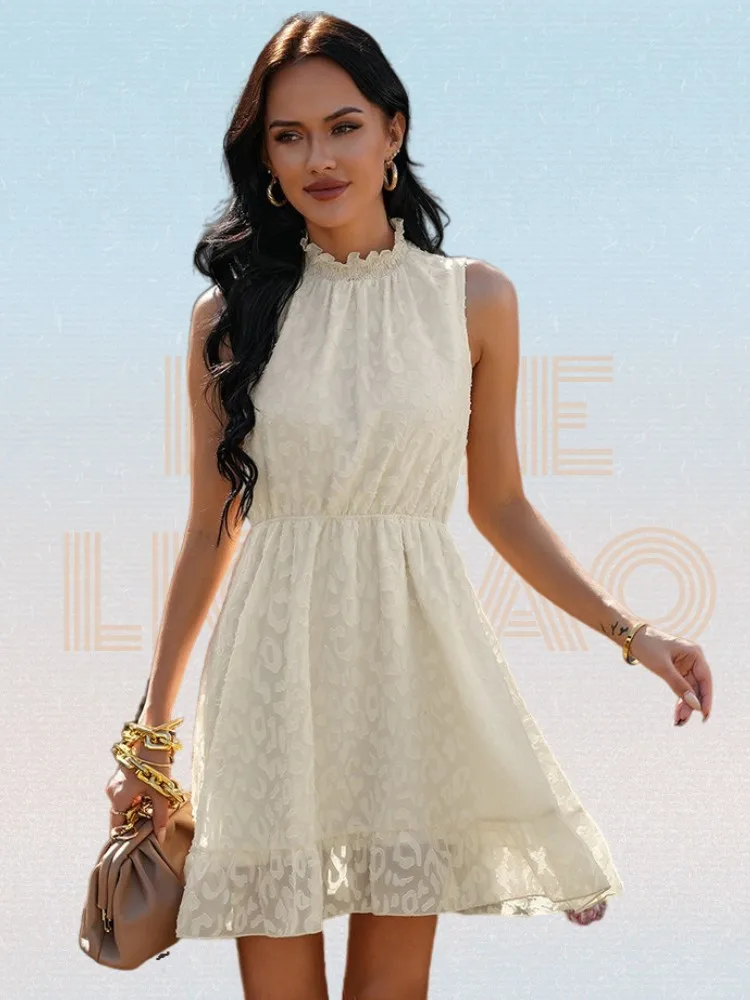 Однотонное жаккардовое платье с оборками и воротником хомутиком женское летнее