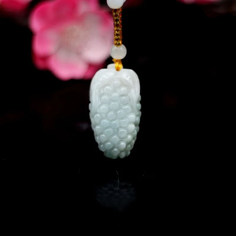 

Natural White Green Jade Corn Pendant Necklace Emerald Hand-Carved Fashion Charm Jewelry Accessories Amulet for Women Men Gifts