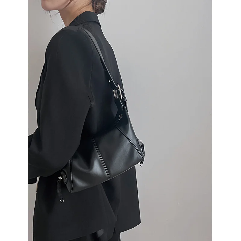 Женская сумка-мессенджер для девочек лето 2023 милая крутая ручная высокого