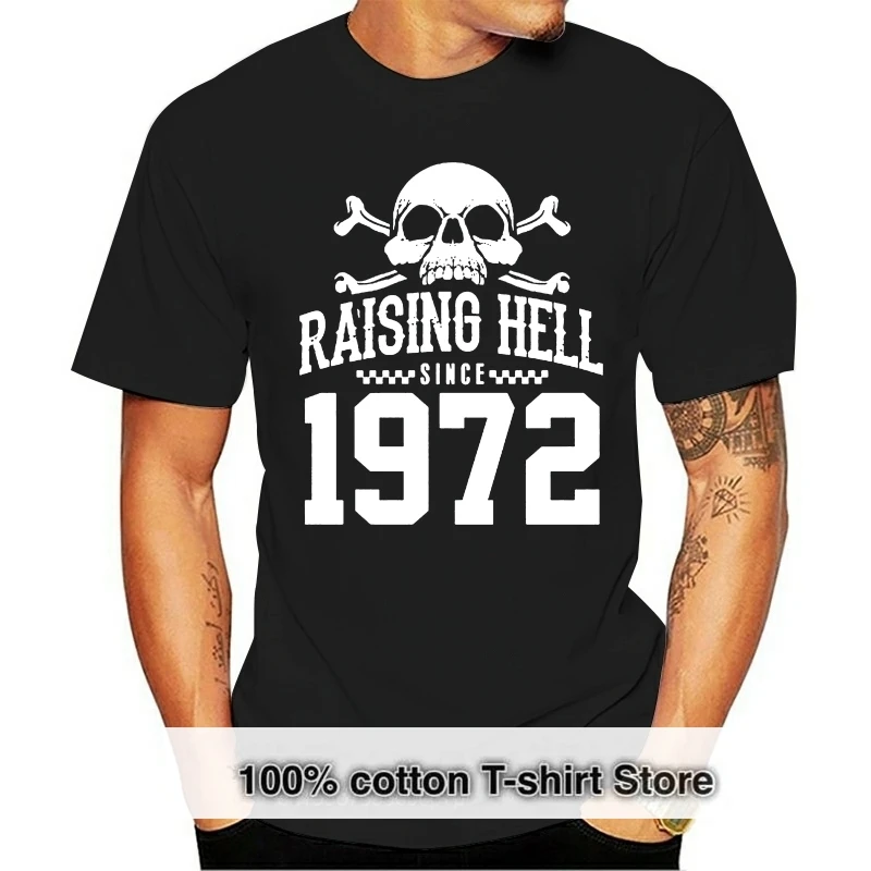 

Футболка мужская Байкерская с надписью «поднимающий ад с 1972 года»