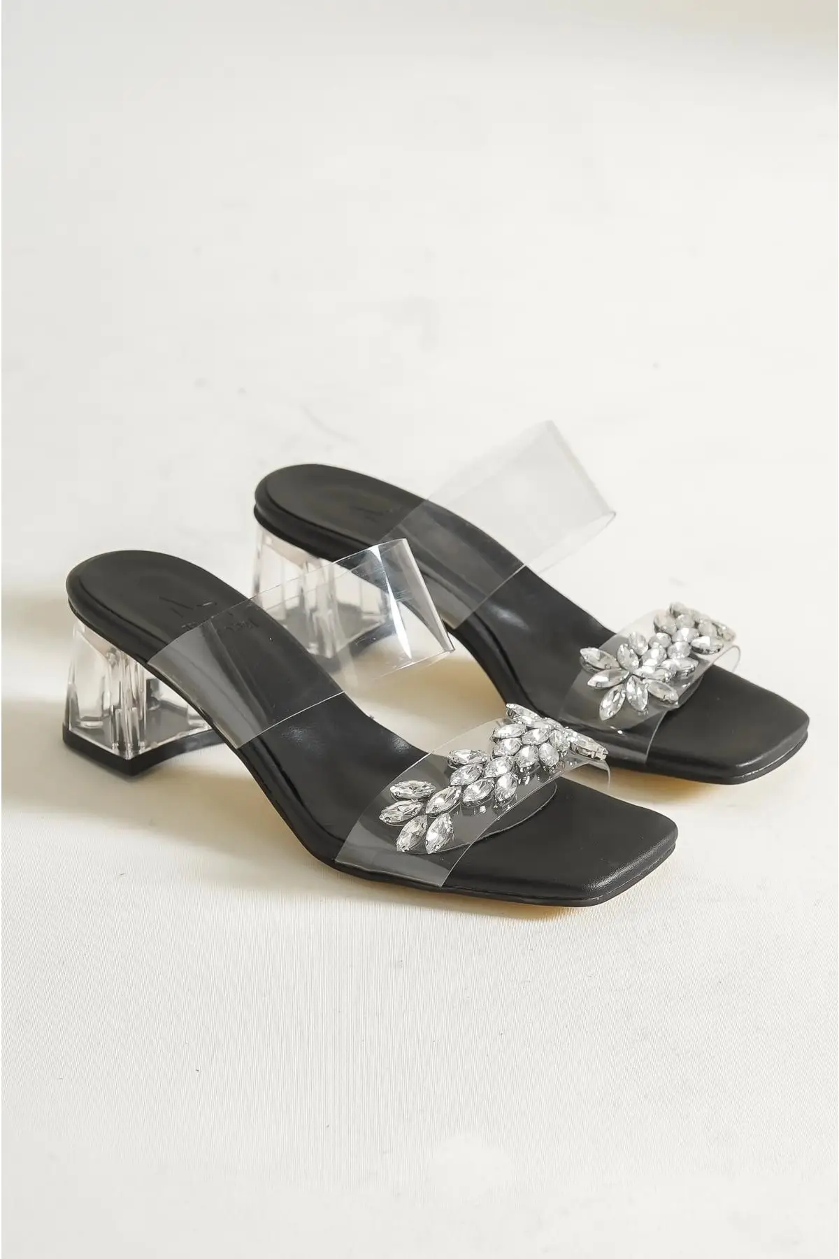 

Women Melly black transparent tape transparent low heel leaf stone detailed slippers