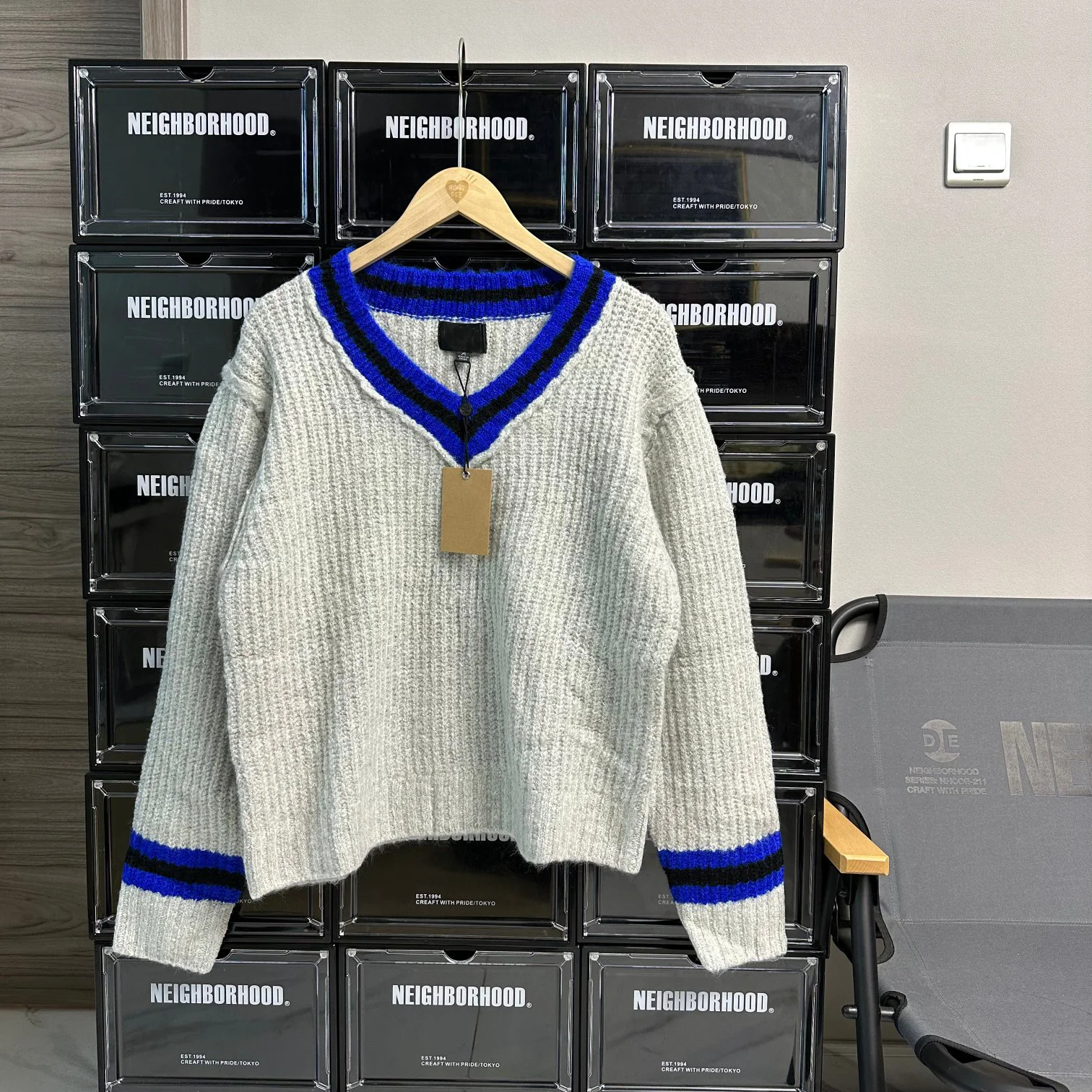 

23 West Coast Winter Mohair Academy Vibe College Sweater Black 8 V-neck Pullover sweaters