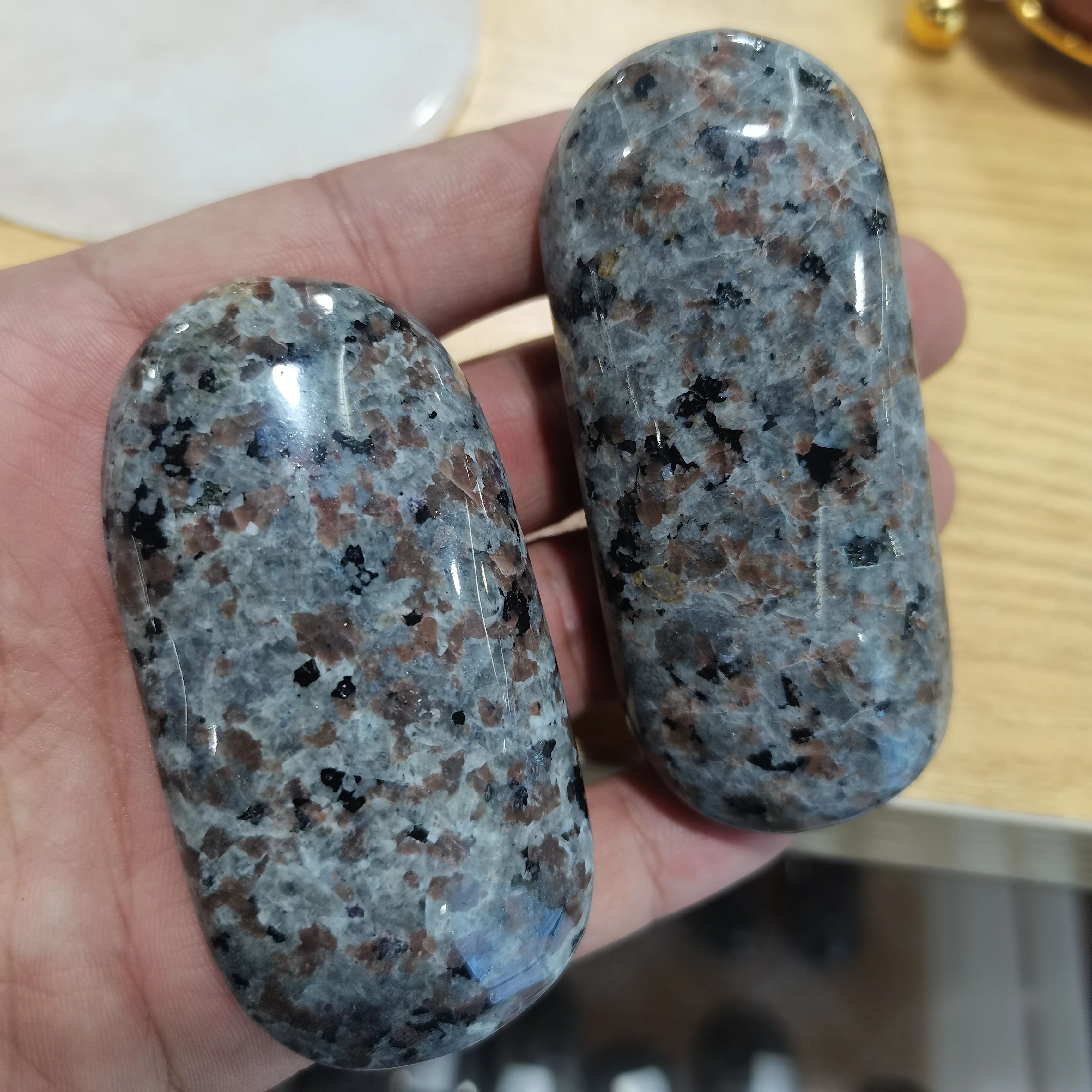 

6-8cm Natural Crystal Quartz Oval Yooperlite Palm Specimen Energy Reiki Healing Stone Aquarium Decoration Accessories Gemstone