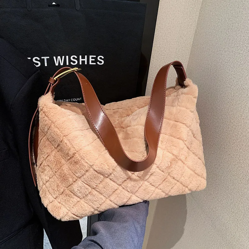 

Autumn And Winter Female Bags Large Capacity Plush Handbags Luxury Designer Lady Soft Messenger Bags For Women Free Shipping