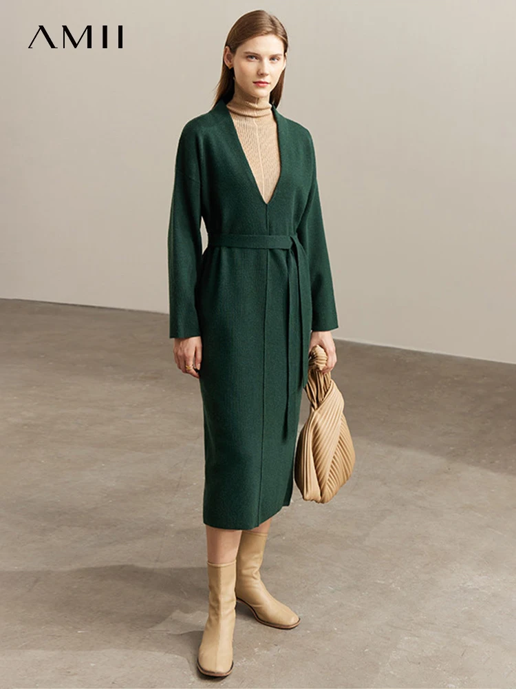 

AMII Minimalism Knitted Dress Women 2022 Winter New Elegant Temperament Warm Solid V-neck Commuter Pullover Vestidos 12270399