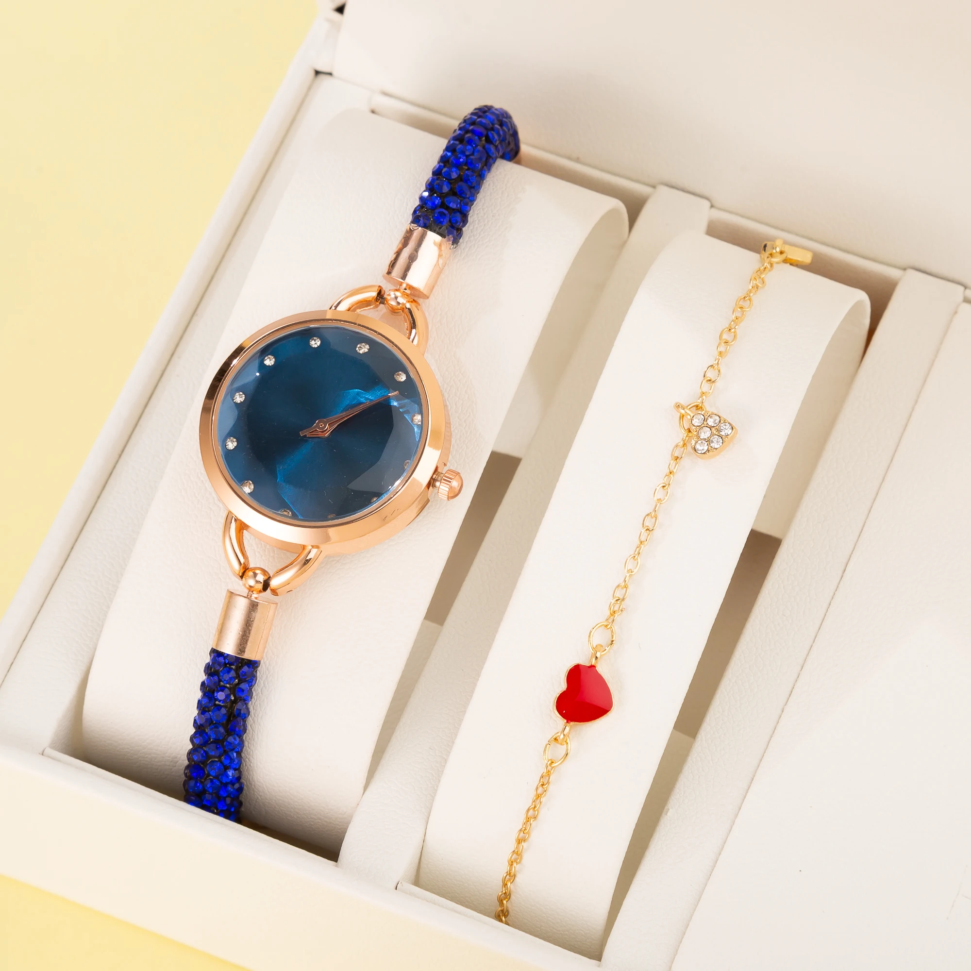 2-piece 2023 Women's Cute Fashion Crystal Bracelet and Watch Set Minimalist Rope Bracelet Watches Red Heart for Women Gift