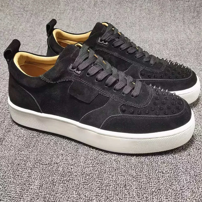 Осенне-зимние туфли с заклепками плоская подошва завязками круглый носок Eed