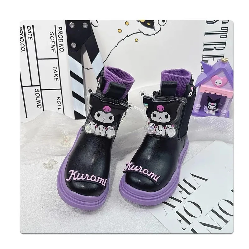 

2024 Sanrioed аниме Kuromi осень-зима новые резиновые сапоги для девочек с мягкой подошвой милые ботинки мартинсы принцессы детская кожаная обувь Рождественский подарок