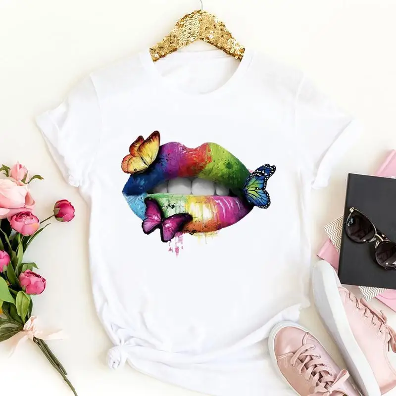 

Футболка женская с принтом губ, милый тренд, модная летняя одежда с коротким рукавом, топы, мультяшная графическая футболка, весна-лето
