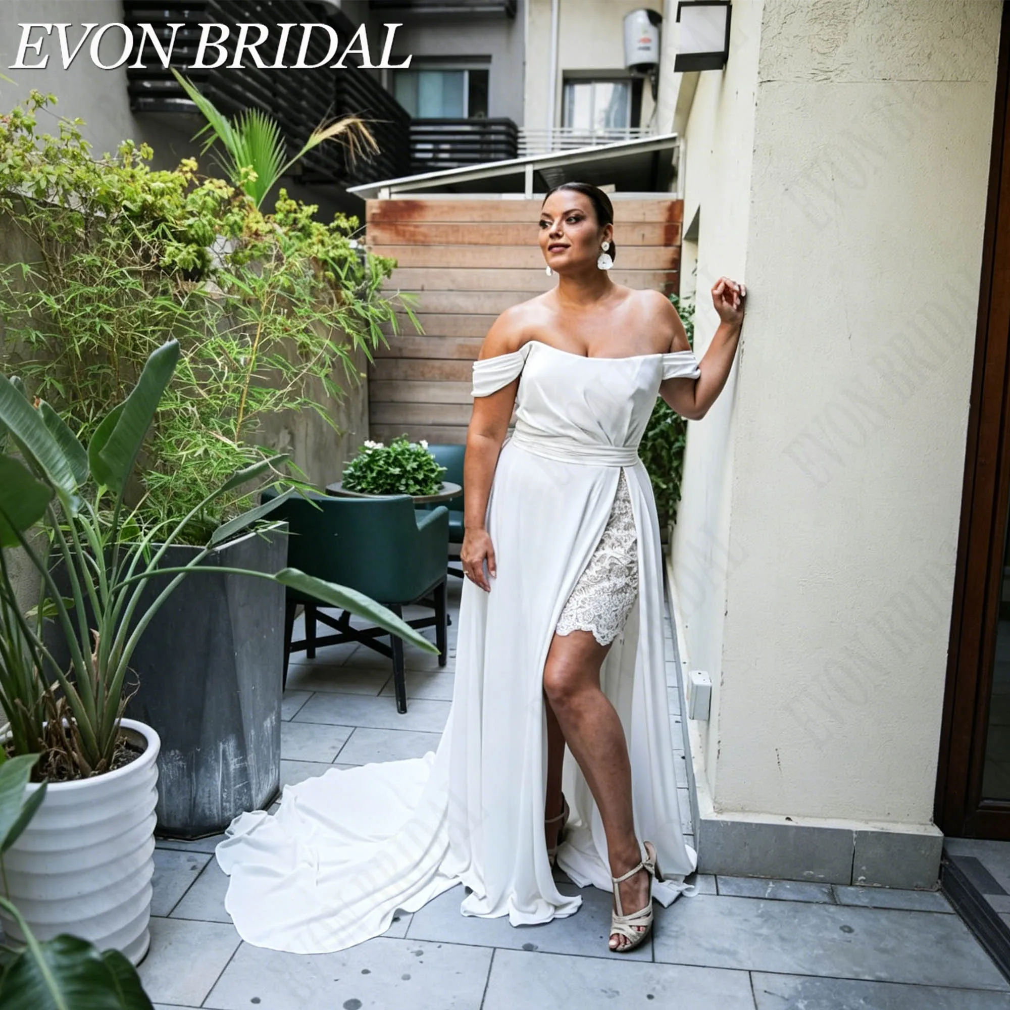 Фото EVON BRIDAL Плюс сайз свадебное платье без бретелей съемные кружевные рукава шифон подвенечное платье А-силуэт высокий разрез индивидуальный пошив большие размеры регулируемые детали свадебных церемоний торжественных №3