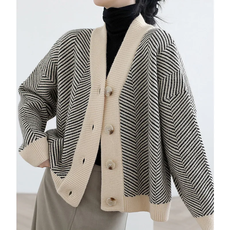 

Autumn and Winter Lazy Style V-neck Cardigan Women's Loose Coat Thickened Loose Sweater Coat Women's Fashion