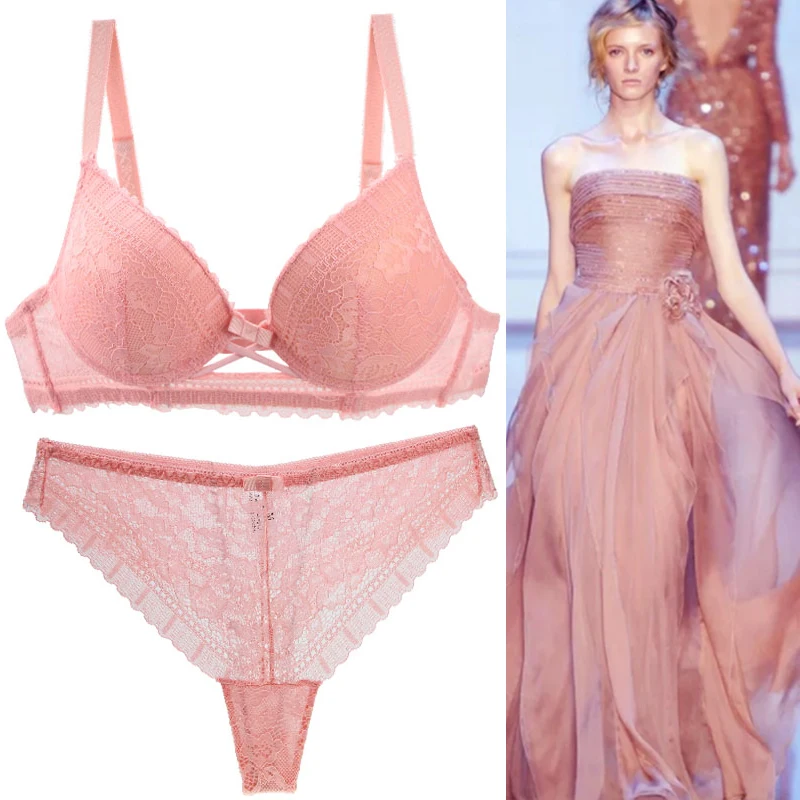 

Женский комплект кружевного нижнего белья с цветочным принтом и чашками пуш-ап