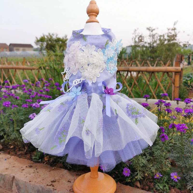 

2022 весенняя одежда для собак, фиолетовые хлопковые кружевные платья принцессы, юбки с цветочной вышивкой и бантом для щенков, пальто для мал...