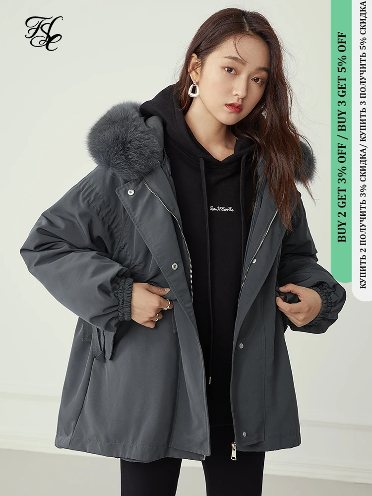 

Пуховик женский зимний оверсайз с капюшоном и воротником из натурального меха