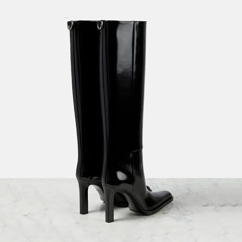 Женские сапоги из лакированной кожи на квадратном каблуке с острым носком