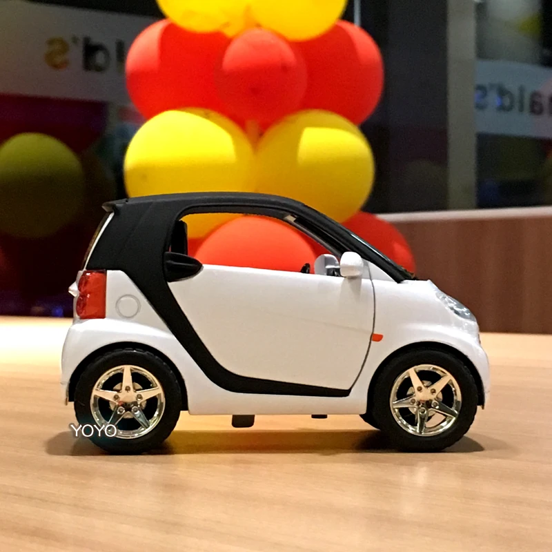

1:32 Simulation Car Smart Alloy Car Model Diecast Metal Toy Vehicles Mini Car Model Sound and Liht Collection Children Toy