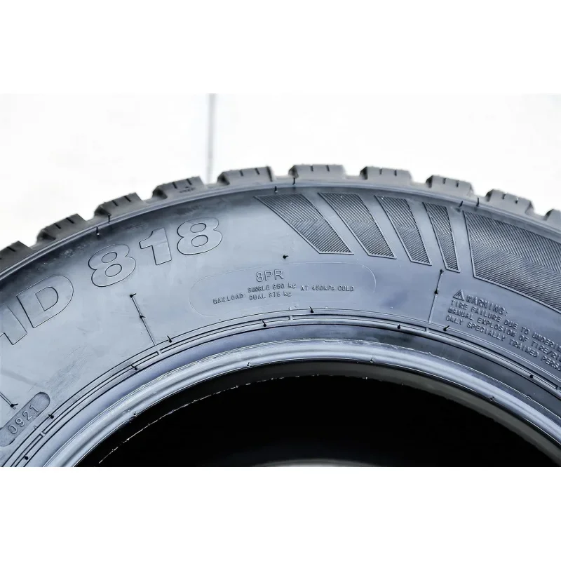 Набор из 4 радиальных шин (FOUR) 818 M/T для внедорожных легковых грузовиков-LT215/75R15