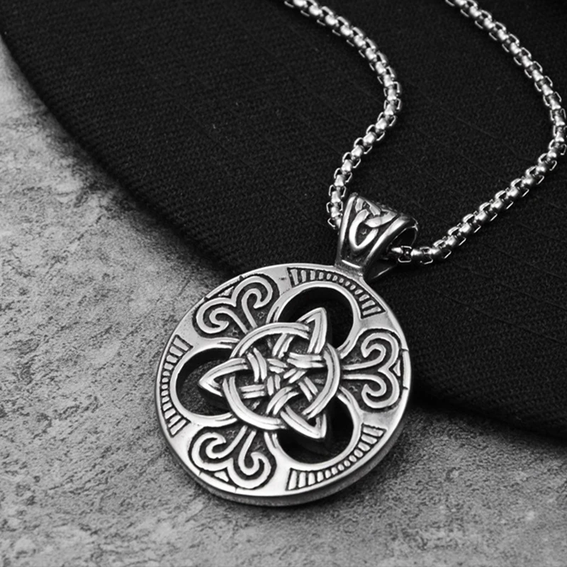 

Vintage Witchcraft Viking Celtic Knot Spiral Pendant Necklace Men Chain Nordic Odin Trinity Viking Necklace Amulet Jewelry Gift