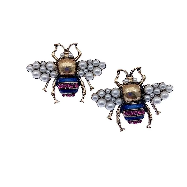 Retro Exquisite Little Bee Ear Studs Female Refined Stylish And Versatile Earrings Simple And Personalized Earrings Personality