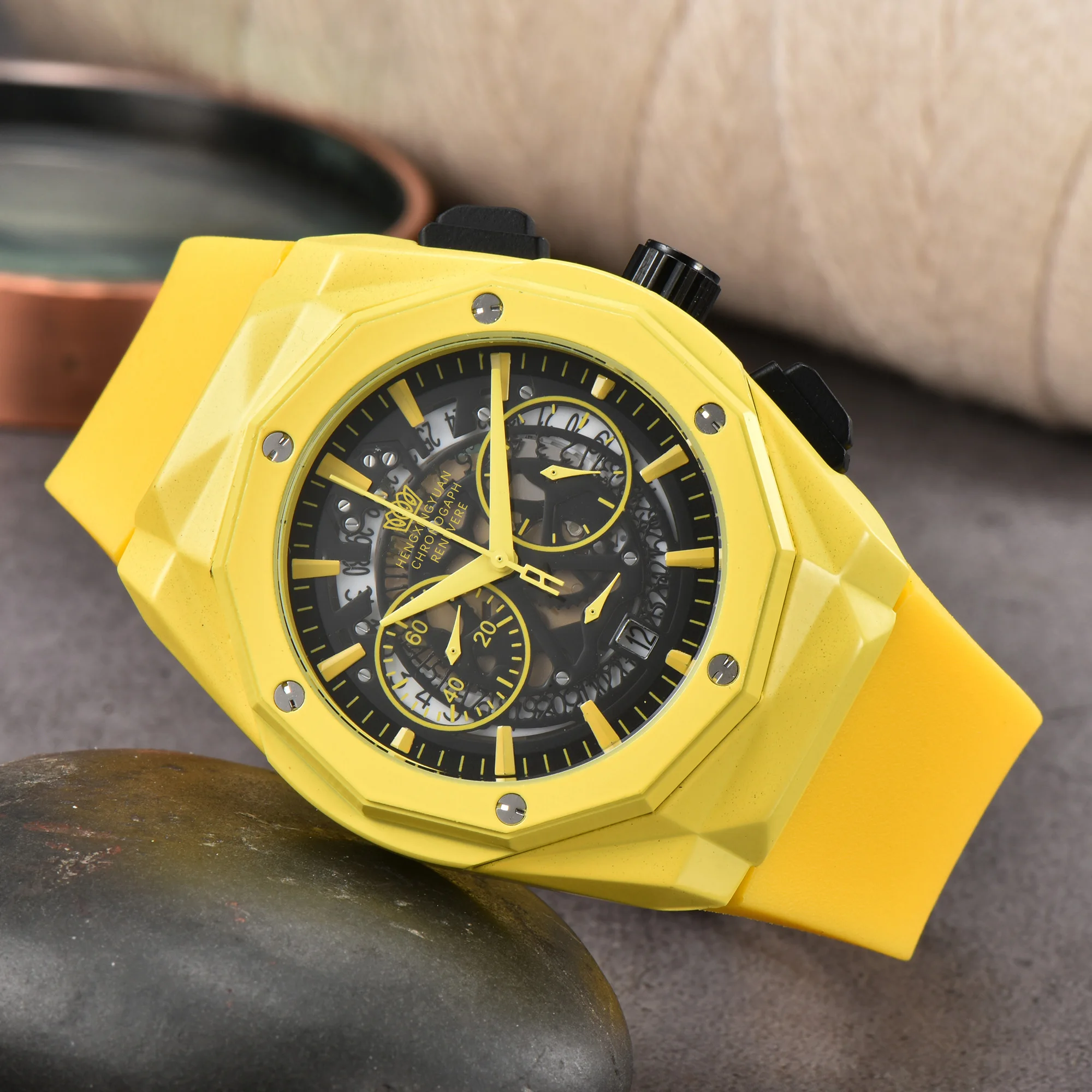 

Часы наручные мужские кварцевые с хронографом и датой